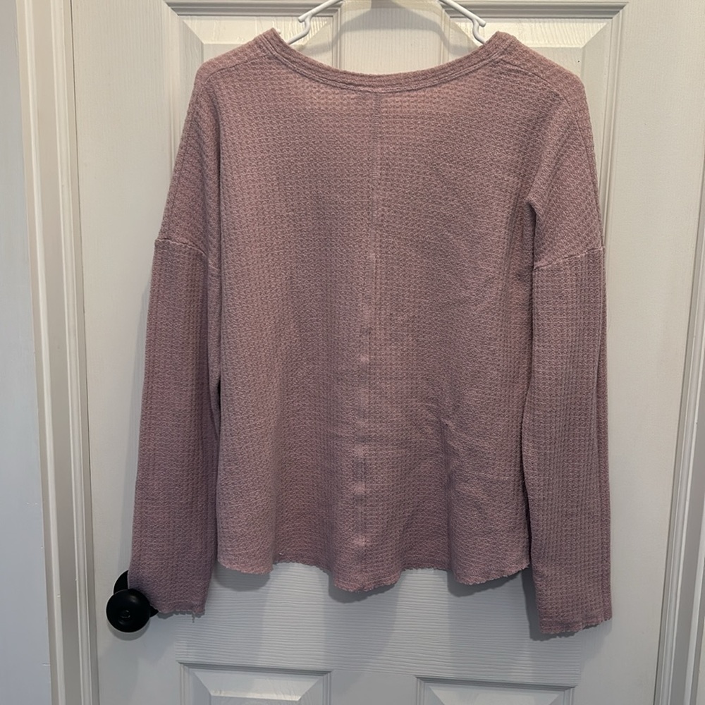 MUDD Women’s Long Sleeved Slightly Cropped Top SIZE: Medium waffle texture - Picture 5 of 5